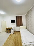 Easy Star Hotel