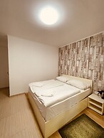 Easy Star Hotel
