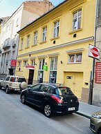 Easy Star Hotel