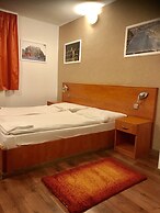 Easy Star Hotel