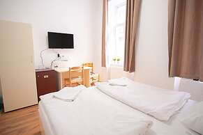 Easy Star Hotel