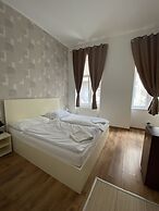 Easy Star Hotel