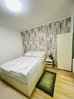 Easy Star Hotel