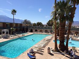 Desert Hot Springs Spa Hotel