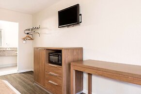 Rodeway Inn & Suites Fort Lauderdale Airport & Cruise Port