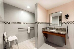 Rodeway Inn & Suites Fort Lauderdale Airport & Cruise Port