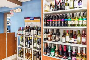 Rodeway Inn & Suites Fort Lauderdale Airport & Cruise Port