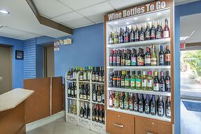 Rodeway Inn & Suites Fort Lauderdale Airport & Cruise Port