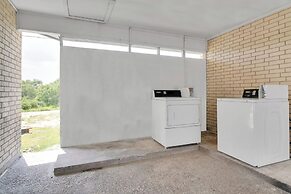 Three Rivers Executive Inn & Suites By OYO