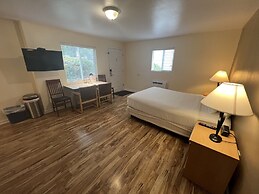 Clear Lake Cottages & Marina