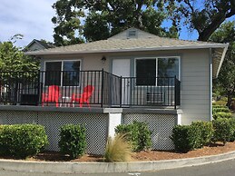Clear Lake Cottages & Marina