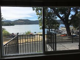 Clear Lake Cottages & Marina