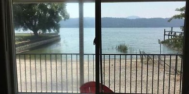 Clear Lake Cottages & Marina
