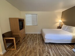 Clear Lake Cottages & Marina