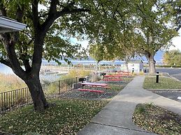 Clear Lake Cottages & Marina