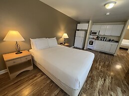 Clear Lake Cottages & Marina
