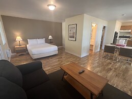Clear Lake Cottages & Marina