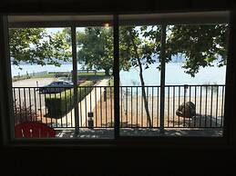 Clear Lake Cottages & Marina