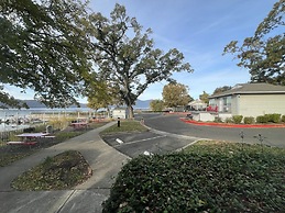 Clear Lake Cottages & Marina