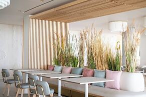 Plus Fariones Suite Hotel