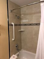 Days Inn & Suites by Wyndham Fort Pierce I-95