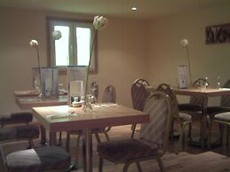 Waverley Hotel