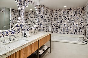 The Highland Dallas, Curio Collection by Hilton