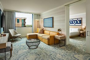 The Highland Dallas, Curio Collection by Hilton