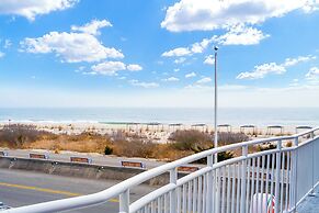 Montreal Beach Resort