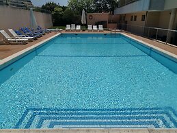 La Fontaine Hotel