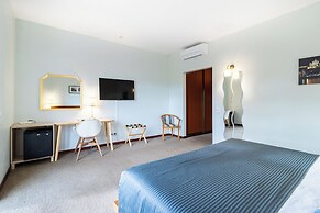 La Fontaine Hotel