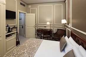 Catalonia Las Cortes Hotel