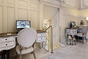 Catalonia Las Cortes Hotel