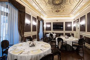 Catalonia Las Cortes Hotel