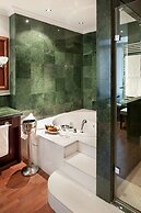 Catalonia Las Cortes Hotel