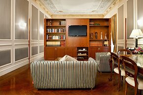 Catalonia Las Cortes Hotel