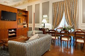 Catalonia Las Cortes Hotel