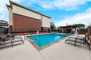 Best Western Plus Lake Dallas Inn & Suites