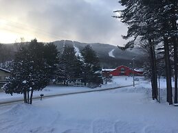 The Upper Pass Lodge at Magic Mountain