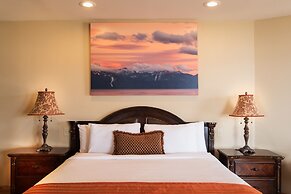 Mourelatos Lakeshore Resort