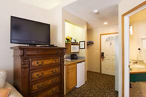 Mourelatos Lakeshore Resort