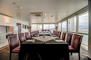 The Quadrant Hotel & Suites