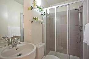 The Quadrant Hotel & Suites