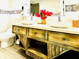 ECOTICA Boutique Hotel