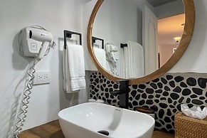 ECOTICA Boutique Hotel