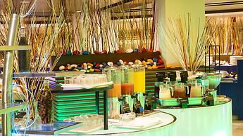 Radisson Blu Dhaka Water Garden