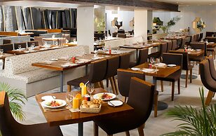 Radisson Blu Dhaka Water Garden