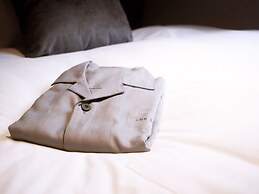 The B Akasaka-Mitsuke