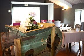 Logis Hotel Domaine du Moulin Cavier