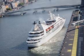 Mövenpick Hotel Amsterdam City Centre